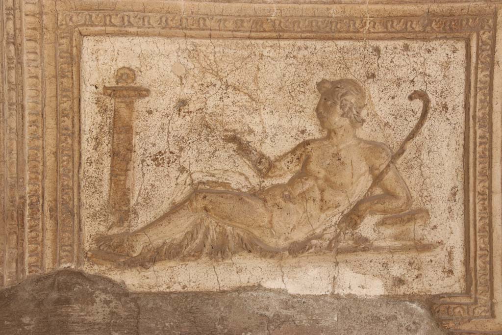 Herculaneum, September 2017. Decorative stucco-work on east side of vaulted ceiling of arch. 
Photo courtesy of Klaus Heese.